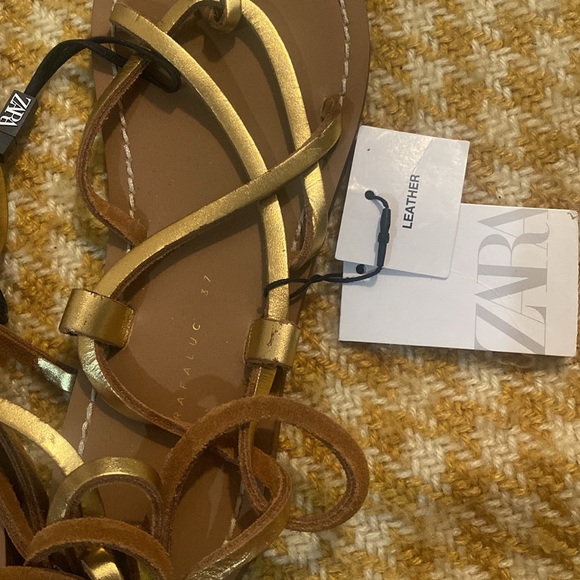 ZARA TRAFALUC Gold Leather Gladiator Sandals - Picture 2 of 8